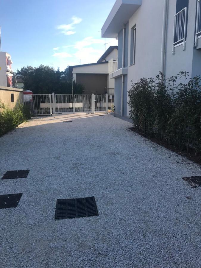 Villa Karolina Desenzano del Garda Bagian luar foto