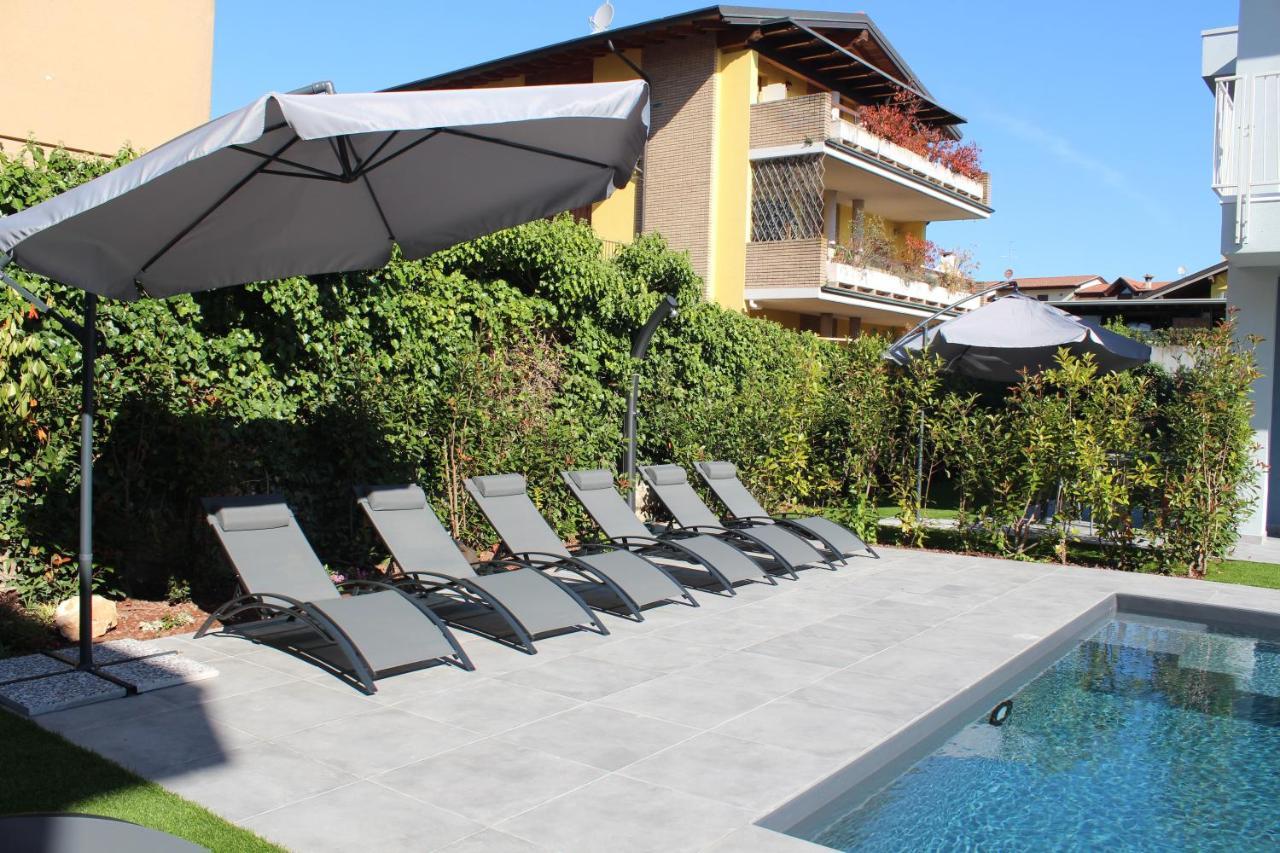 Villa Karolina Desenzano del Garda Bagian luar foto