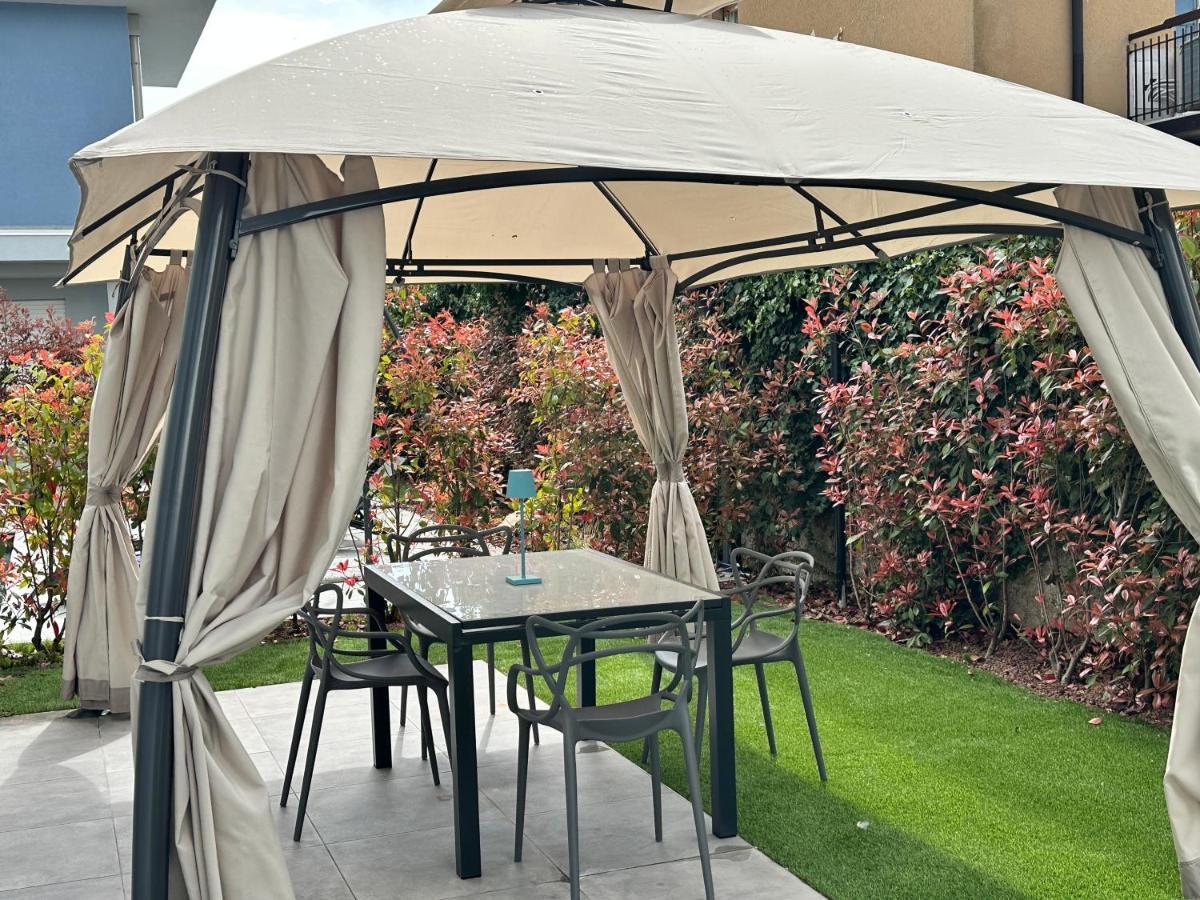 Villa Karolina Desenzano del Garda Bagian luar foto