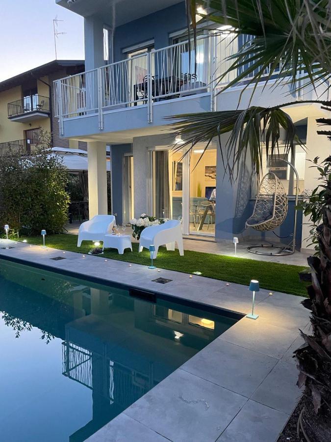 Villa Karolina Desenzano del Garda Bagian luar foto