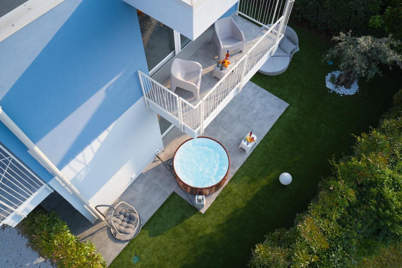 Villa Karolina Desenzano del Garda Bagian luar foto