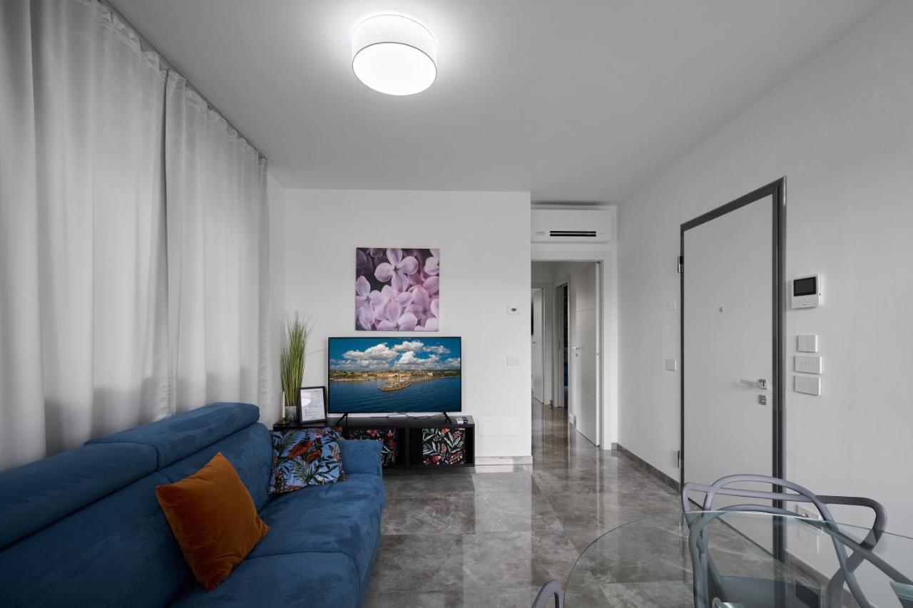 Villa Karolina Desenzano del Garda Bagian luar foto