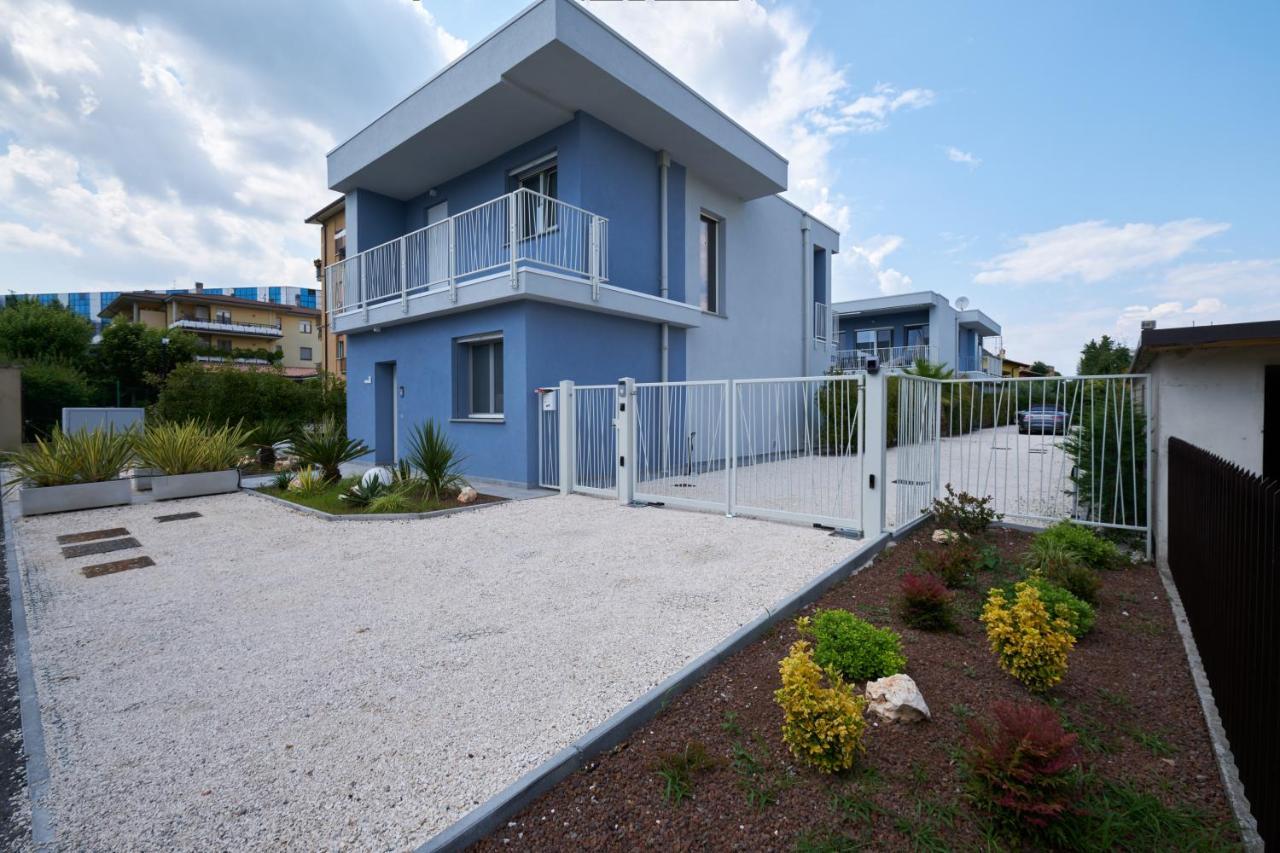 Villa Karolina Desenzano del Garda Bagian luar foto