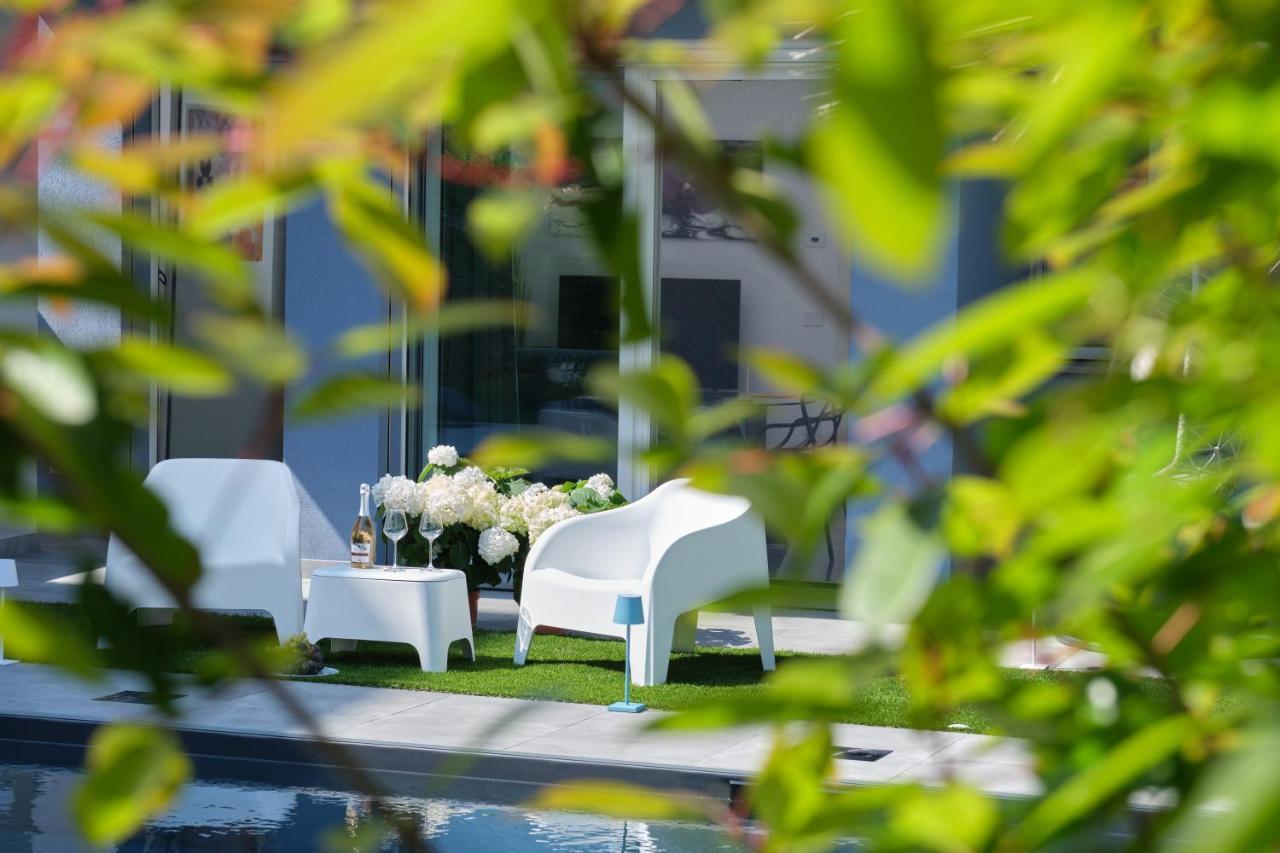 Villa Karolina Desenzano del Garda Bagian luar foto