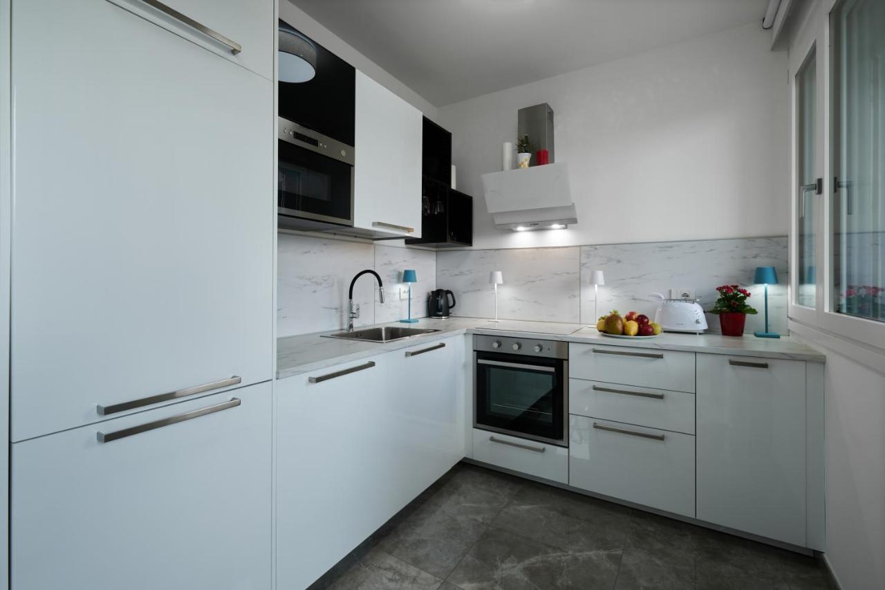 Villa Karolina Desenzano del Garda Bagian luar foto
